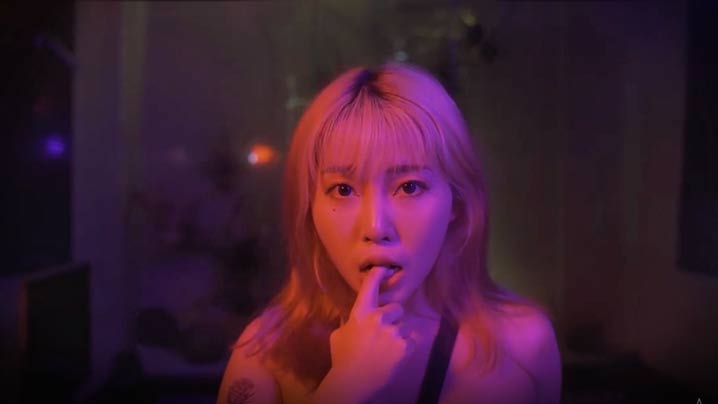 JVID性感女神STACY：光影摇曳中被紧缚，蜜穴渐湿等你征服！